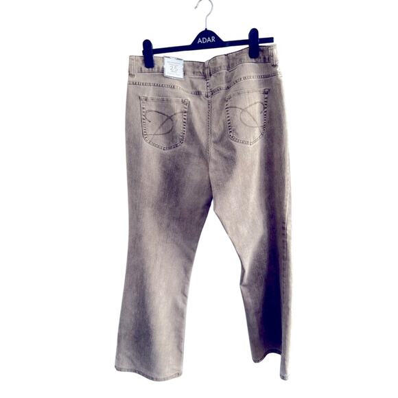 Chicos Platinum Denim Ultimate Fit Barely Flare Jeans Size 2.5 12 14 New - Picture 8 of 8